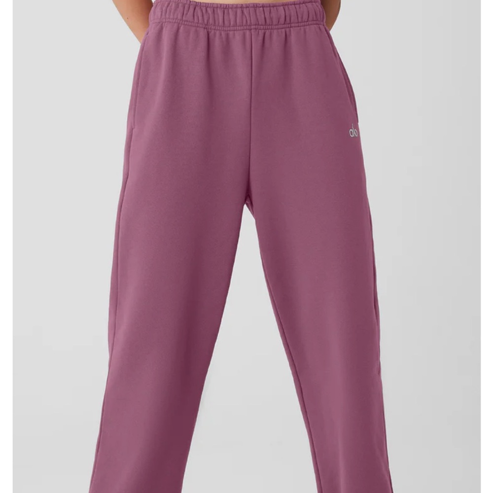 ALO YOGA ACCOLADE STRAIGHT LEG SWEATPANTS